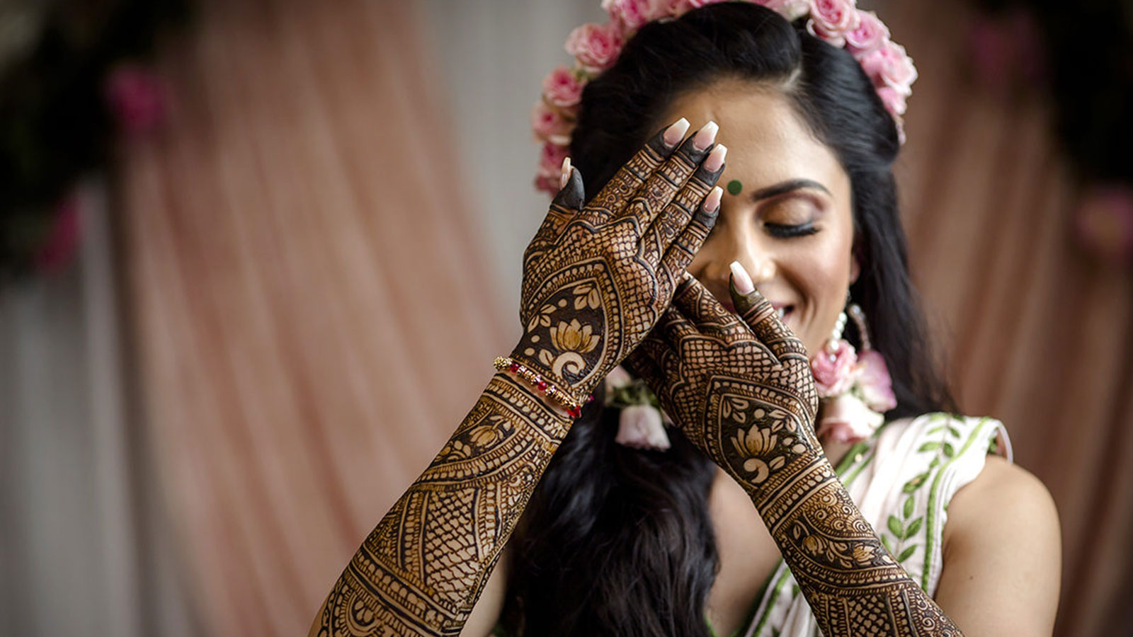 Mehndi Artist